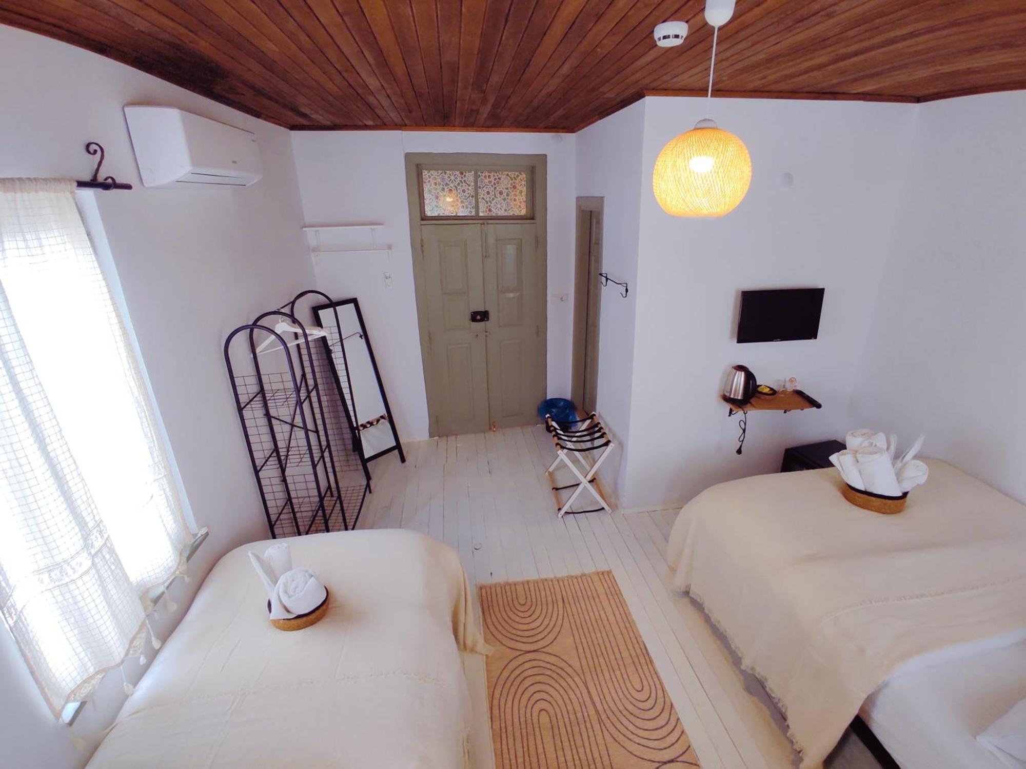 Kidoni Macaron Guesthouse Ayvalı エクステリア 写真